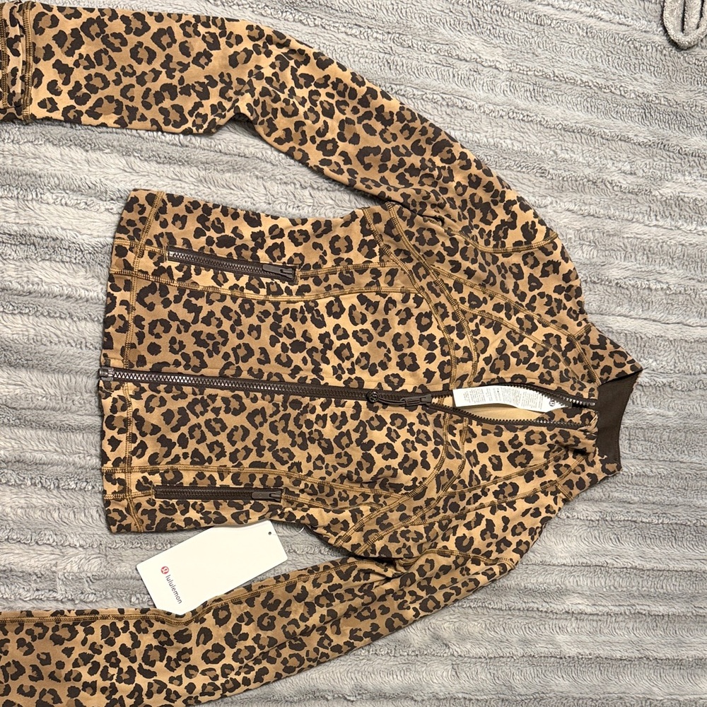 lululemon athletica Leopard Print Jacket in Tan and Dark Brown - Picture 6 of 7